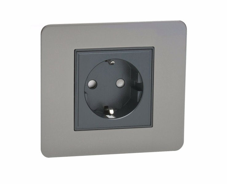 1 Gang Schuko Socket Screw Less Plate